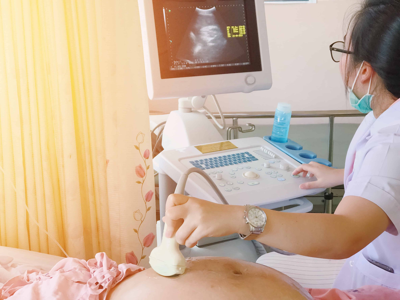 បើសុខៗកូនក្នុងផ្ទៃឈប់កម្រើក គួរធ្វើបែបណា?