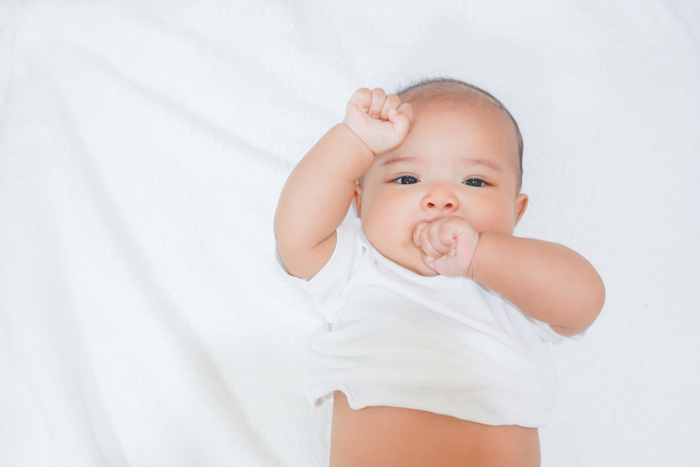 អាយុ ៤ សប្តាហ៍៖ បេប៊ីចូលចិត្តបៀម​នេះ​បៀម​នោះ គួរធ្វើម៉េច?