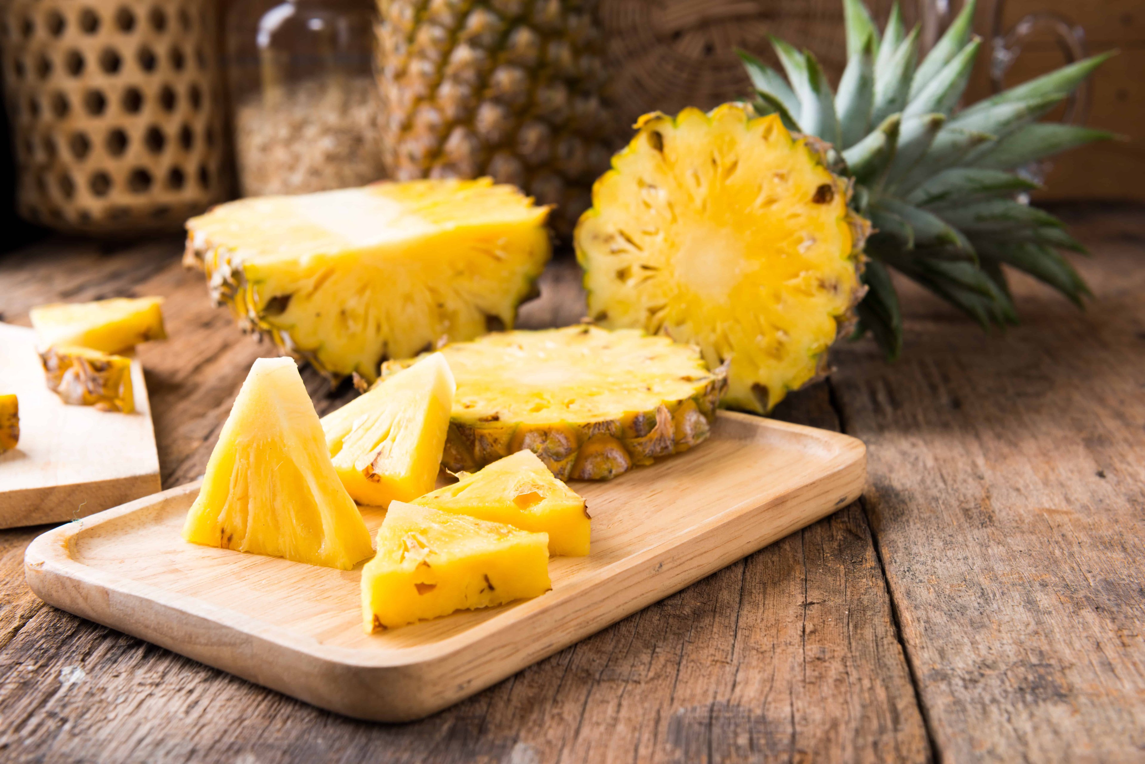 Pineapple (ម្នាស់)