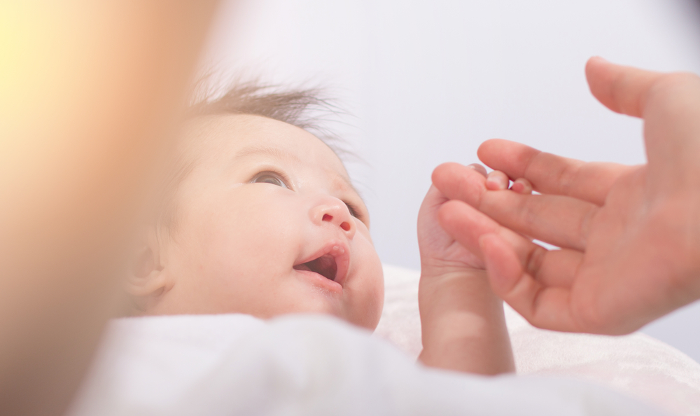 ម៉ាក់ប៉ាដឹងអត់ថាអូនៗចេះញញឹមដំបូងនៅពេលណា និង​បង្ហាញពីអ្វីខ្លះ?