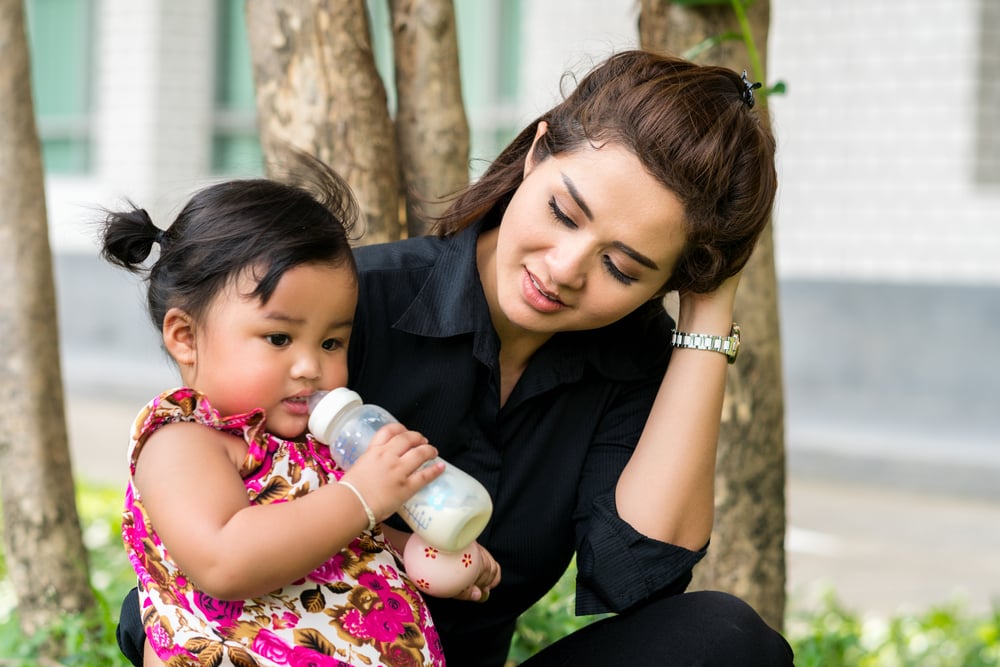 បើអាអូនបៅ​ទឹកដោះគោ ជំនួស​ទឹកដោះ​ម៉ាក់ៗ អាចប្រឈម​​កើត​ជំងឺម្យ៉ាងនេះ