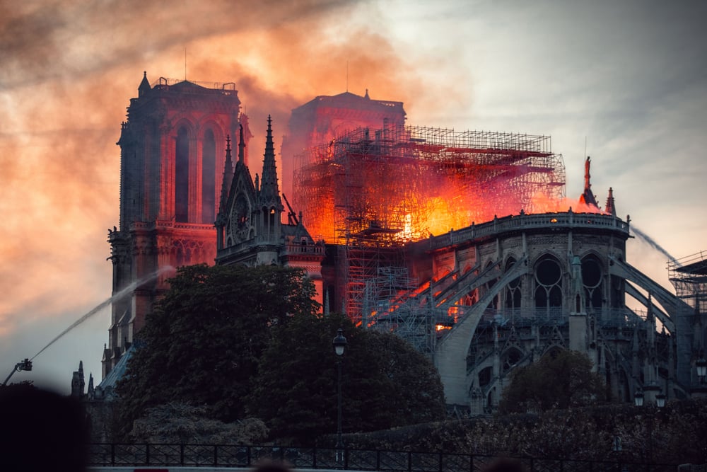 ​ឆេះ​វិហារ Notre Dame ថ្ងៃ​មុន! ឥឡូវពេទ្យ​ប៉ារីស ឲ្យ​ក្មេង និង​ស្រីពពោះ ​ពិនិត្យ​ឈាម