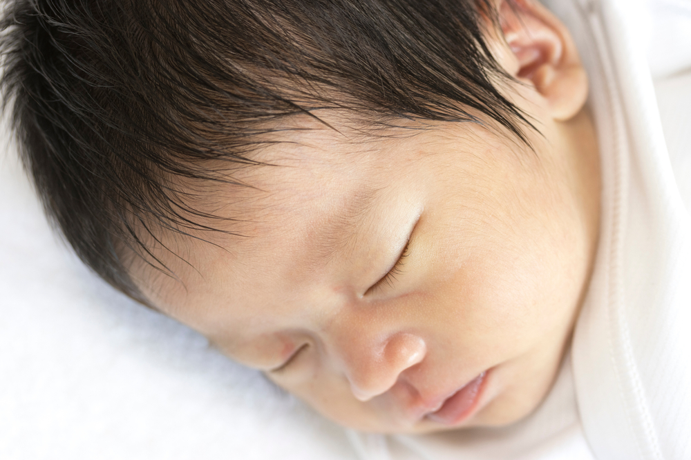 កូនក្មេងកើតមកមានពងថ្លា សៗ នៅលើច្រមុះ មកពីអ្វី?