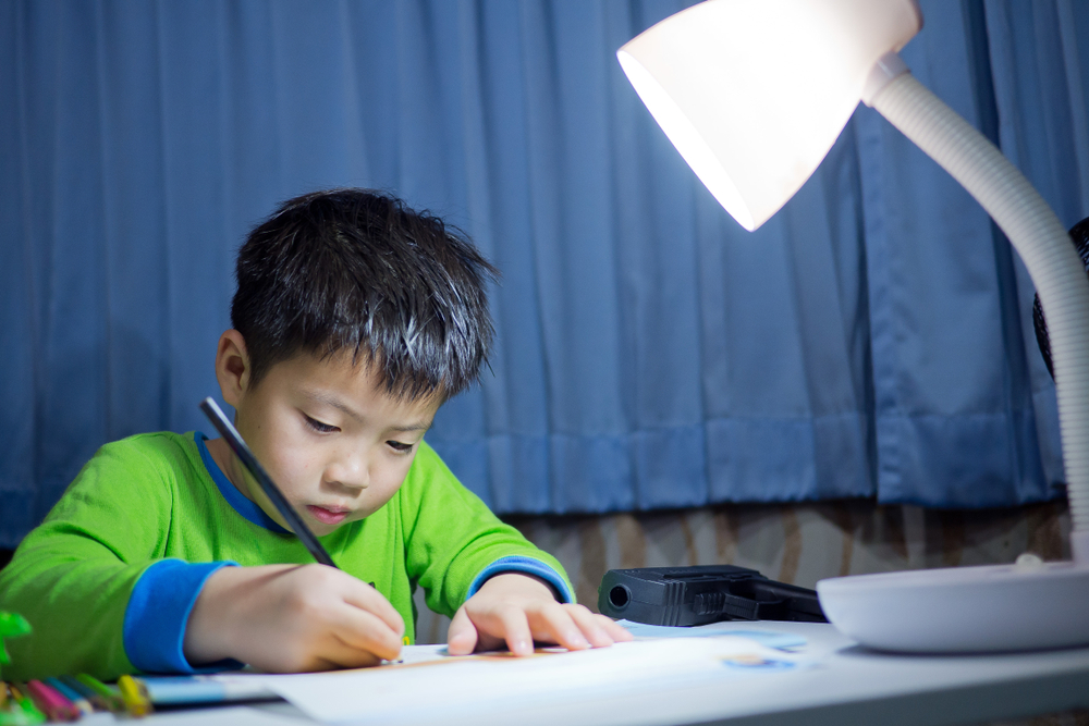 ជំរុញកូនឲ្យរៀន ឬធ្វើ Homework ច្រើនពេក អាចប៉ះពាល់​ទាំងសុខភាព​ និងរឿងសំខាន់ៗប៉ុន្មានចំណុចទៀត