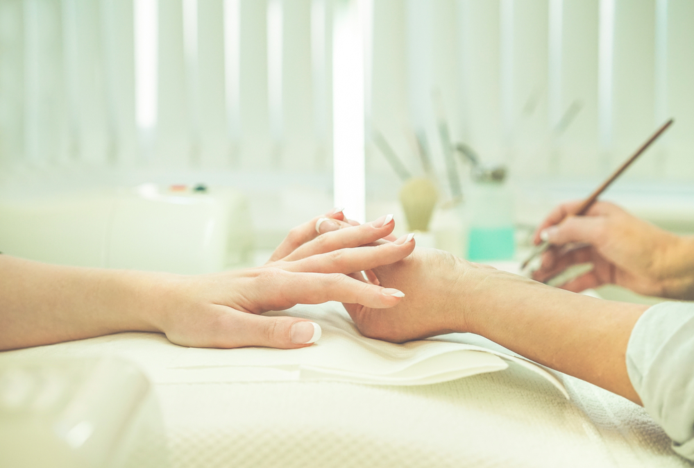 ស្រីៗកុំឧស្សាហ៍តជេលក្រចកខ្លាំងពេក ប្រយ័ត្នខូចខ្ទេច