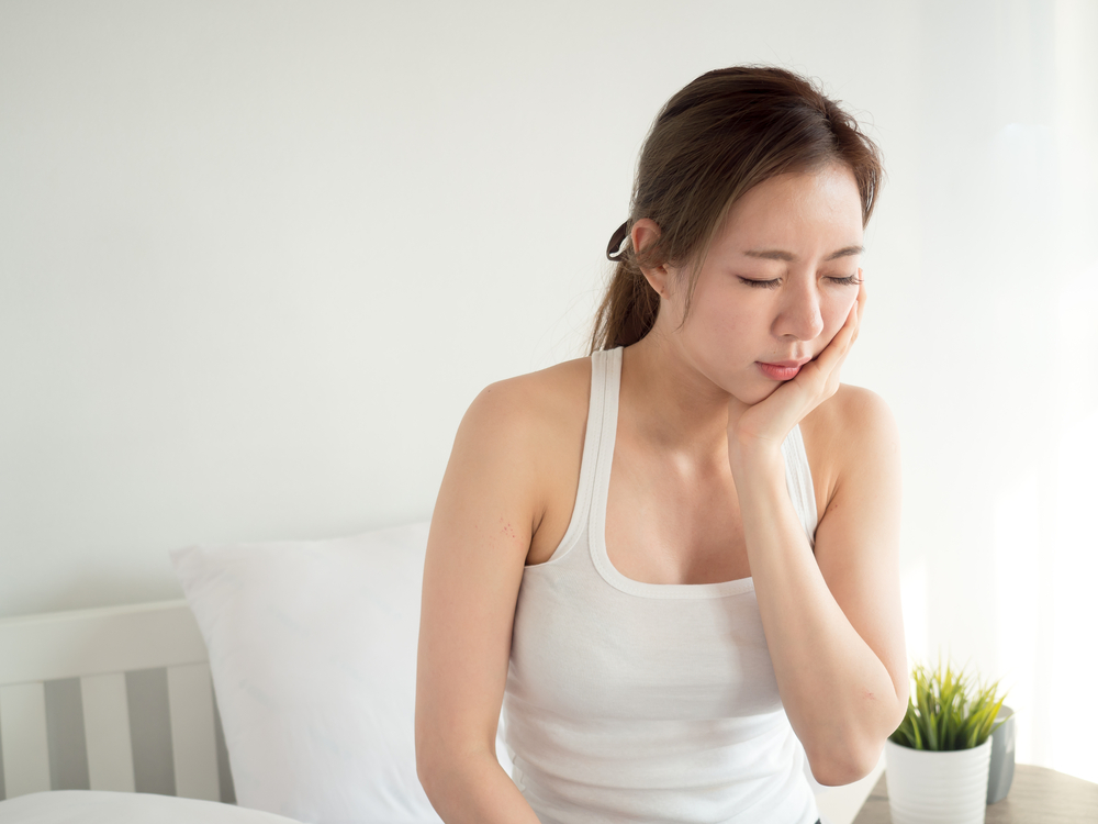 ឧស្សាហ៍ជាប់ ឬឈឺឆ្អឹងថ្គាម ត្រូវដឹងអាហារគួរញ៉ាំ និងមិនគួរញ៉ាំ