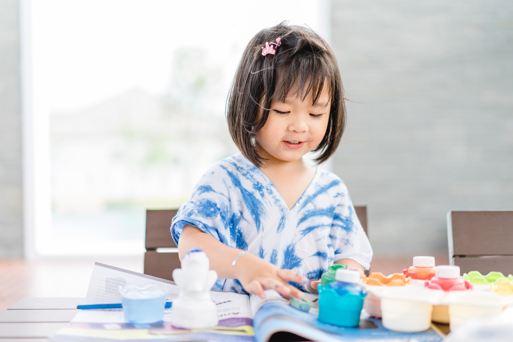 ចង់ឲ្យកូនប្រើខួរក្បាលទាំងសងខាង ក្លាយជាក្មេងឆ្លាត កុំឲ្យកូនរៀនតែលេខអក្សរឲ្យសោះ