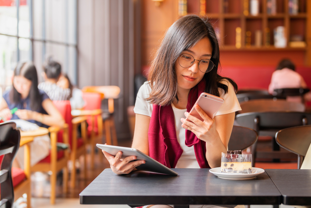 ថៃ ចាប់ផ្ដើមបារម្ភ រឿងយុវជនញៀនទូរស័ព្ទ ហើយថាប្រយ័ត្នមានបញ្ហា