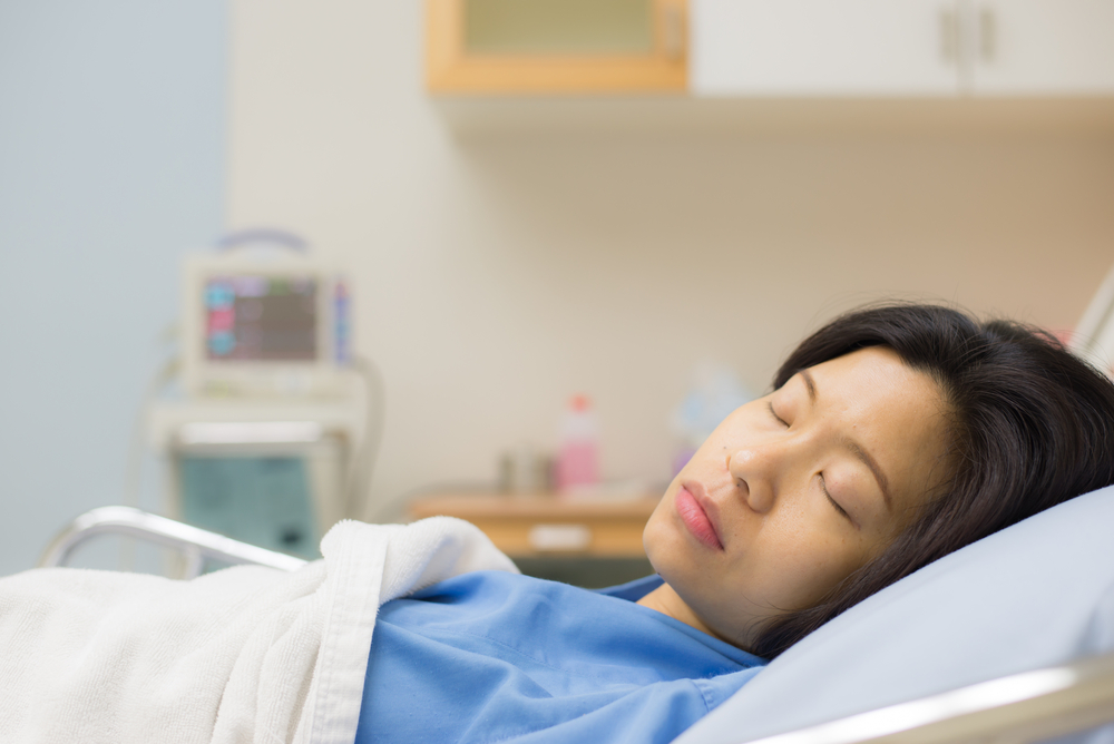 លម្អិតពីករណីធ្លាក់ឈាមក្រោយសម្រាលទាំង ២ ប្រភេទ និងមូលហេតុ