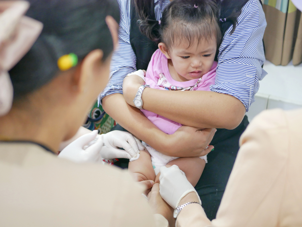 ម៉ាក់ប៉ាយកកូនទៅចាក់ថ្នាំហើយ កុំធ្វើរឿងទាំងនេះ