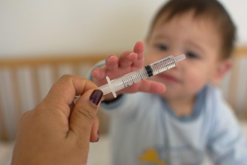 ឲ្យកូនញ៉ាំថ្នាំបញ្ចុះកម្តៅ ត្រូវប្រយ័ត្នរឿងមួយនេះ!