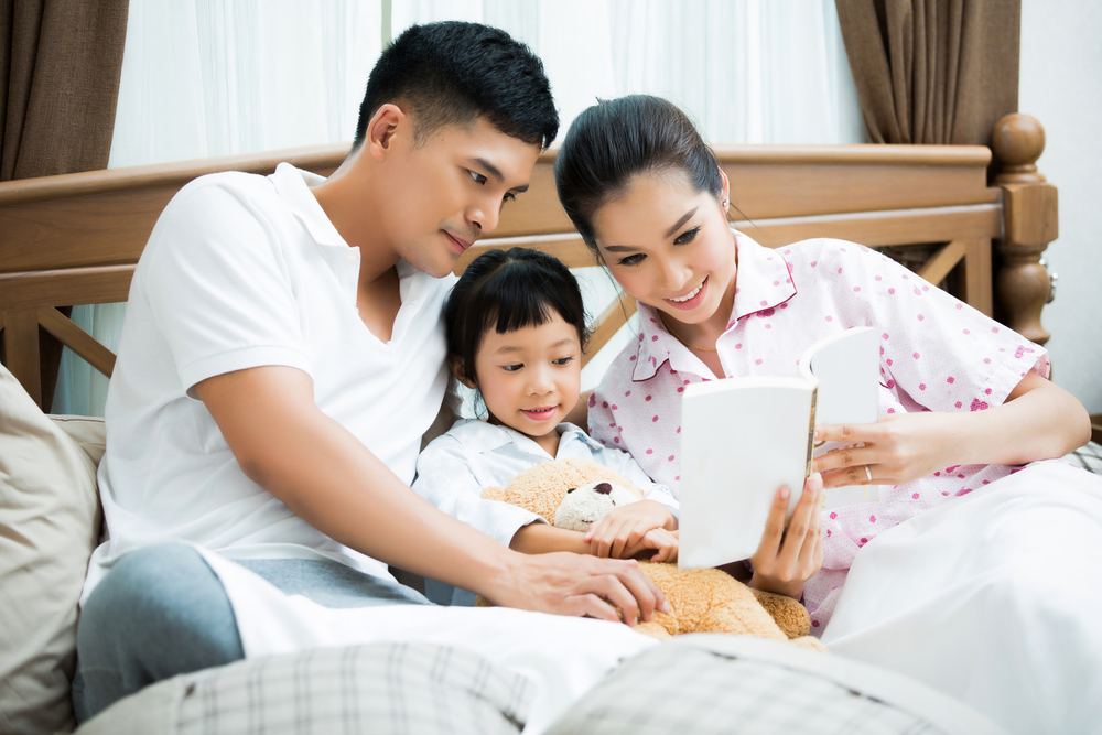 ប៉ាម៉ាក់តិចអត់ដឹង! ទម្លាប់អានសៀវភៅឲ្យកូនស្តាប់មុនចូលគេង មានប្រយោជន៍ខ្លាំង