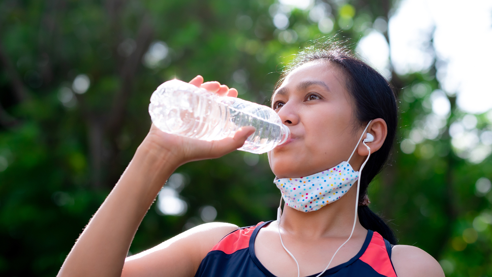 ផឹកទឹកច្រើន នោមញឹកមានបញ្ហាដល់សុខភាពអត់?