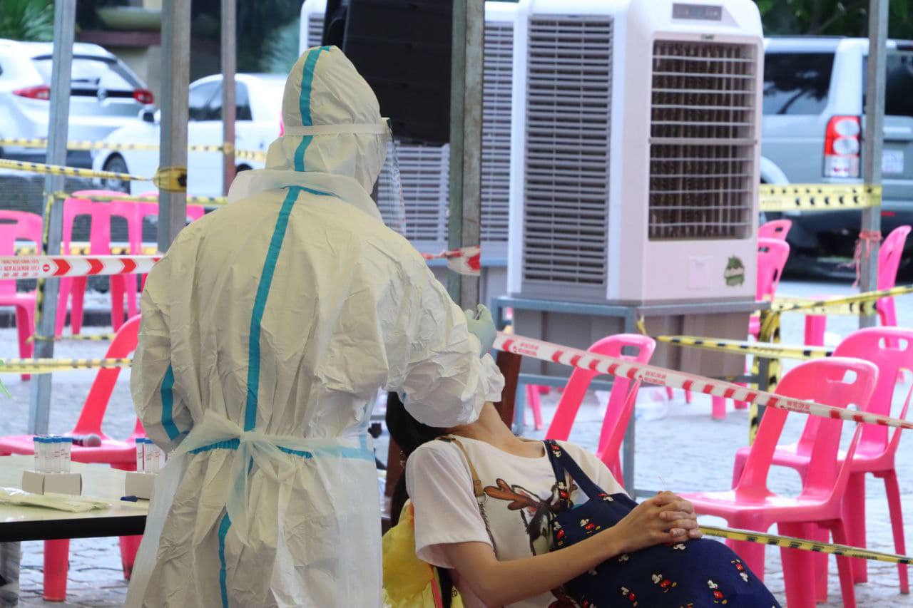 តួលេខឆ្លងកូវីដបន្តកើនឡើងទៀតហើយ ដល់ទៅ ៤១៥ករណីថ្ងៃនេះ