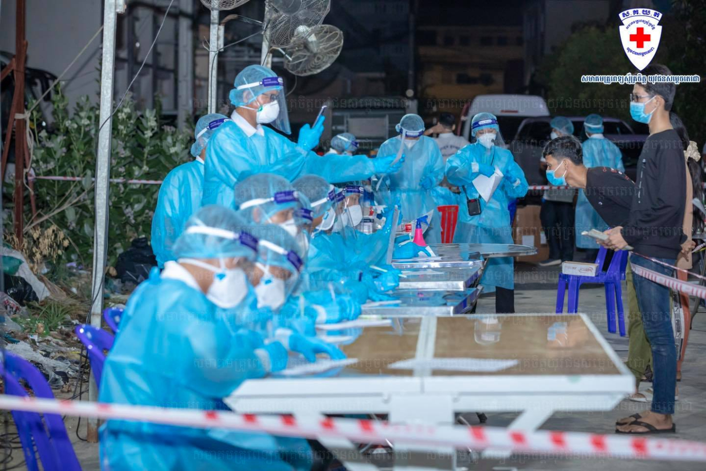 ប្រហែសមិនបានទេ តួលេខឆ្លងកូវីដ ១៩ ឡើងបន្តិចវិញហើយ ក្បែរ ៤០០នាក់