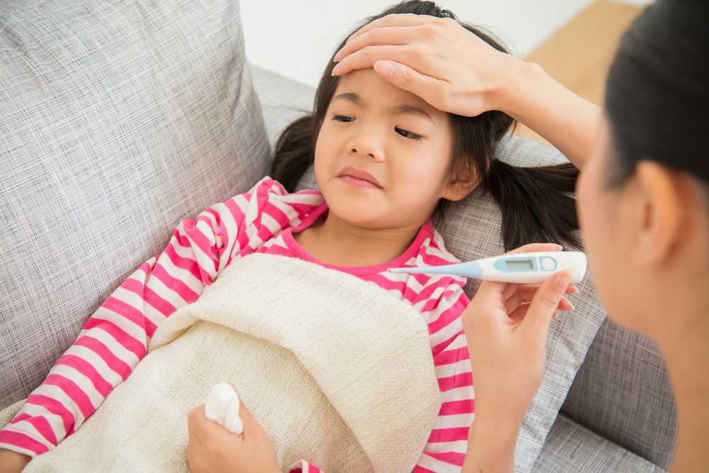 ចំណុចមួយចំនួនប៉ាម៉ាក់គួរដឹង ការពាកុំឲ្យកូនក្ដៅខ្លួនប្រកាច់