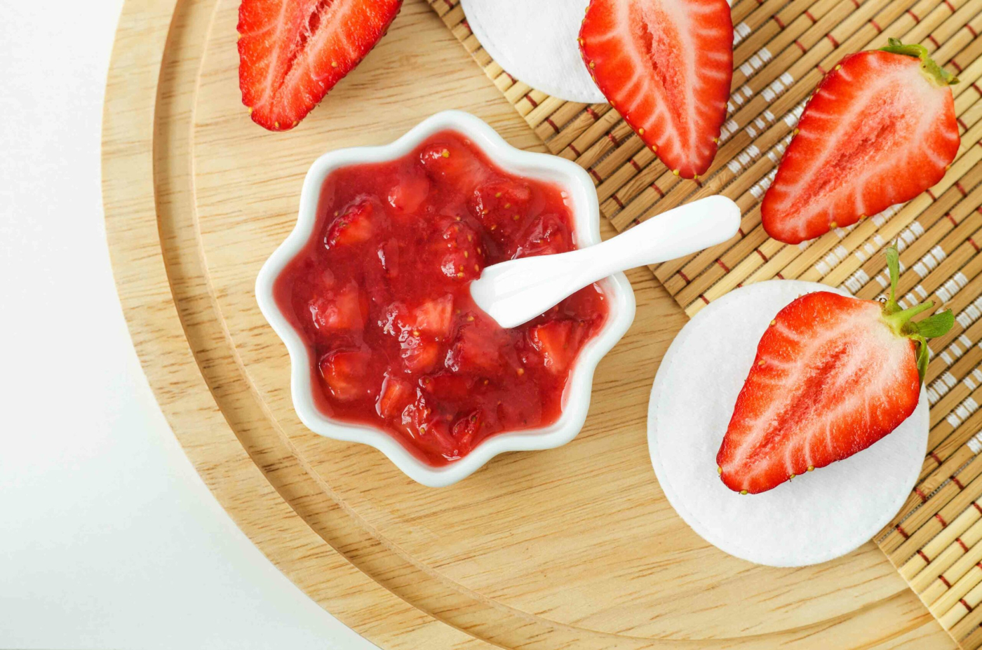 ចង់បានស្បែកមុខភ្លឺថ្លាក្មេងជាងវ័យ សាកល្បងរូបមន្តម៉ាសស្រ្តប៊ឺរី​ទាំង​៣នេះ​​​​​​​​​​​​​​​​​​​​​​​​​​​​​​​​​​